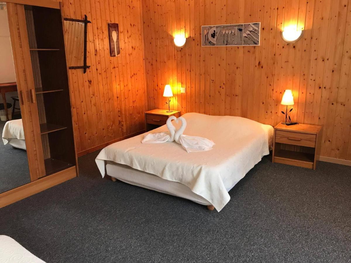 Le Valtrivin Hotell Lapoutroie Exteriör bild